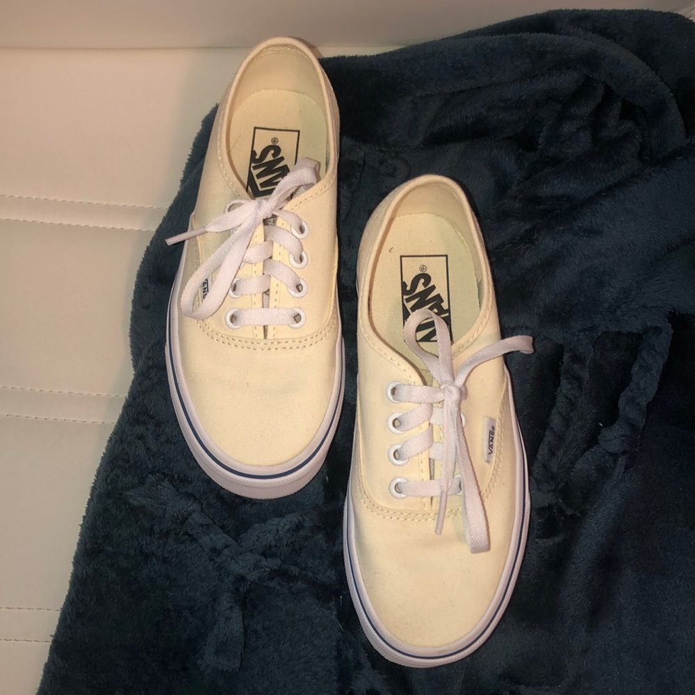 Vans Authentic Size 5 (W) Size 3.5 (M)